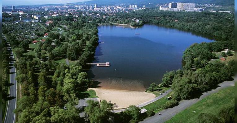 Парк у озера Каменцов