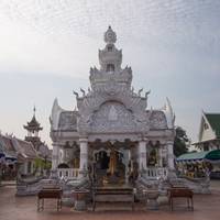 Храм Wat Ming Muang