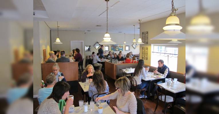 Бар The Blue Door Bistro