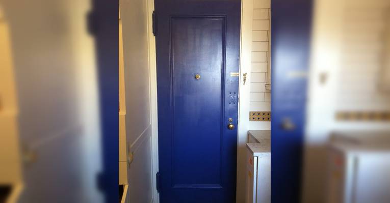 Бар The Blue Door Bistro