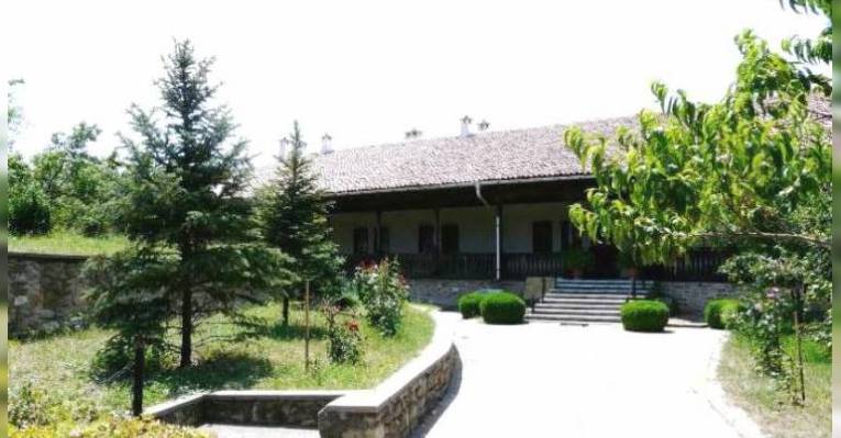 Петропавловский монастырь