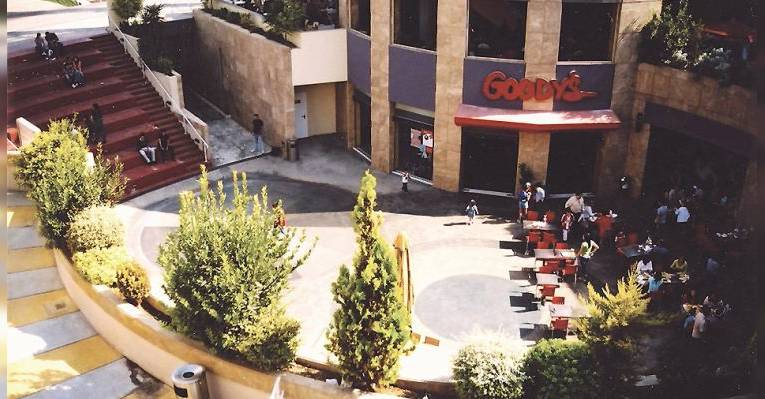 Торговый центр Village Entertainment Park