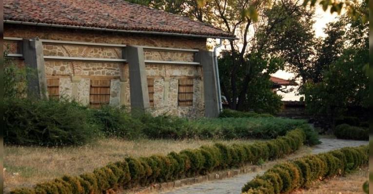 Церковь Рождества Христова в селе Арбанаси. Болгария
