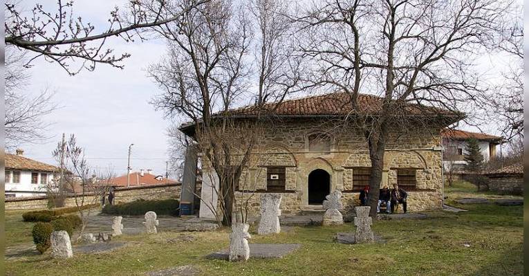 Церковь Рождества Христова в селе Арбанаси. Болгария
