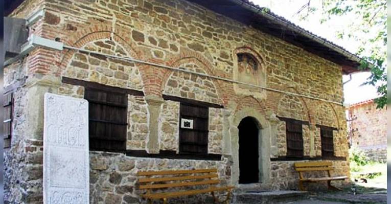 Церковь Рождества Христова в селе Арбанаси. Болгария