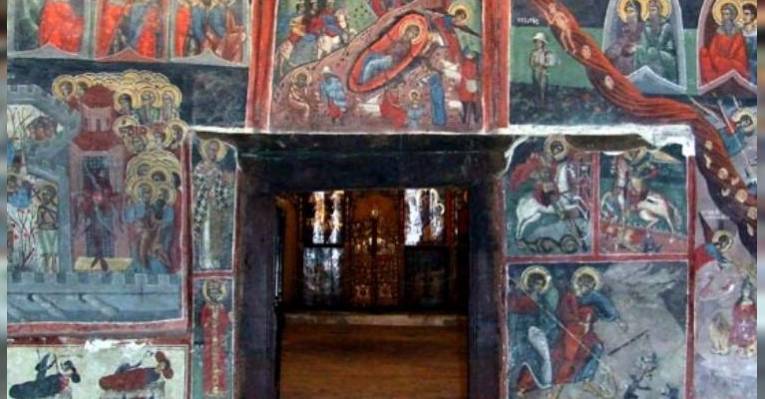 Церковь Рождества Христова в селе Арбанаси. Болгария