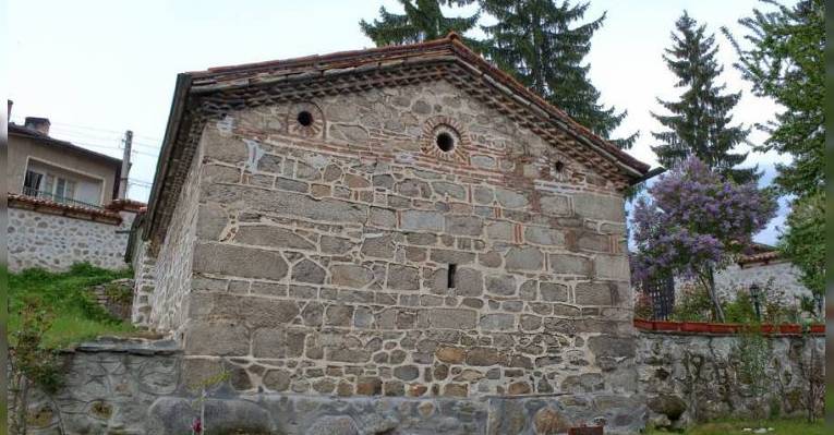 Церковь Святых Феодора Тирона и Феодора Стратилата в селе Добырско. Болгария