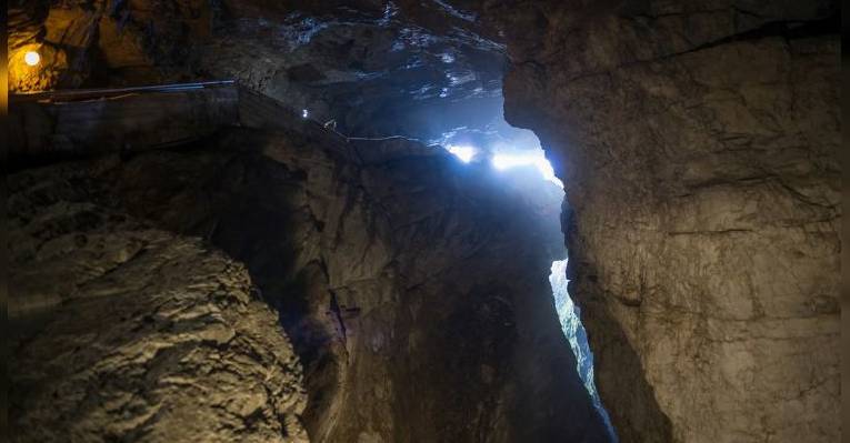 Пещера Дьявольское горло. Болгария