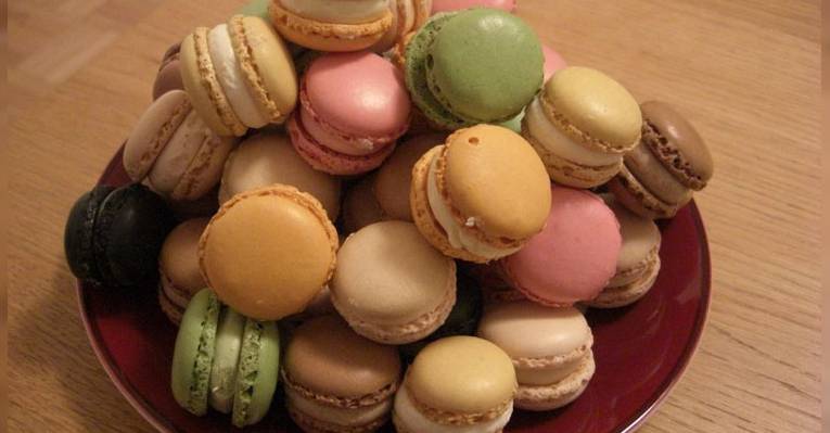 Macarons - лакомство, придуманное итальянцами, но ставшее популярным благодаря французам