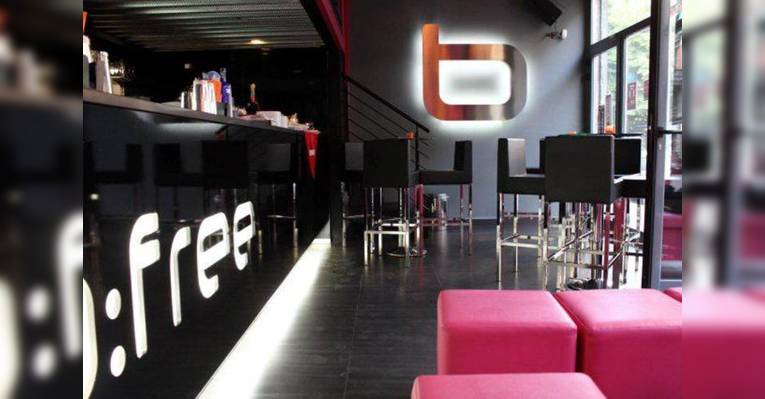 B:free cocktail bar