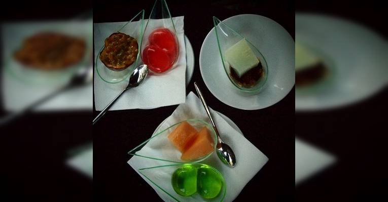 B:free cocktail bar