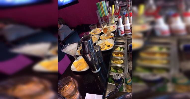 B:free cocktail bar