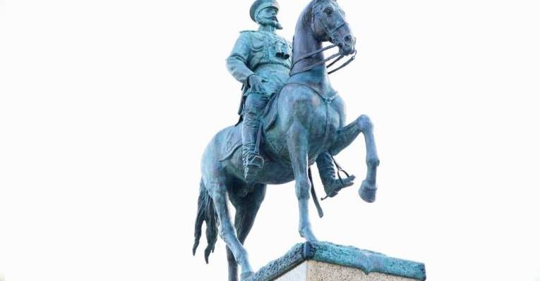 Памятник генералу Михаилу Дмитриевичу Скобелеву. Плевен. Болгария