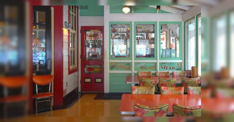 Изображение Lucille's Smokehouse Bar B Que, Лонг-Бич