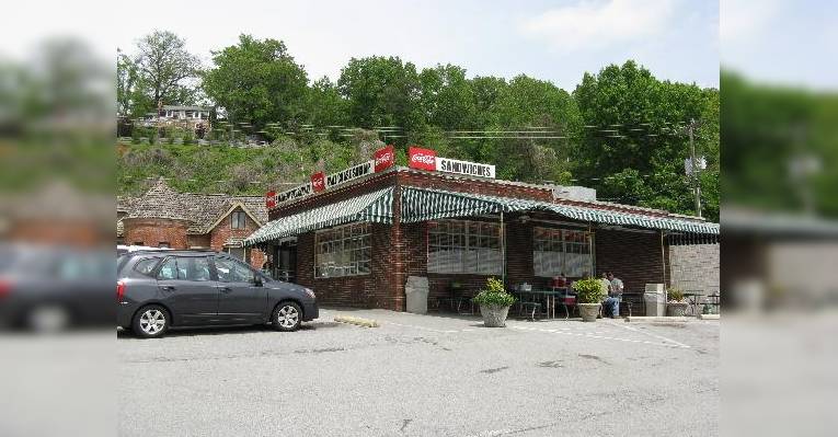 Снимок Nikki's Drive Inn, Чаттануга
