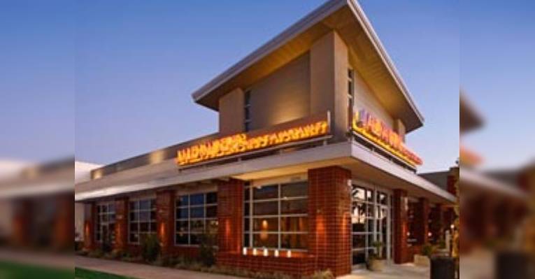 Снимок J Alexander's Restaurant, Луисвилл