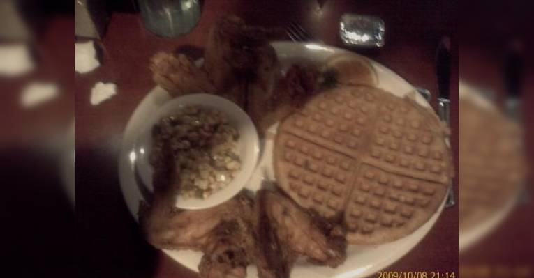 Снимок Gladys Knight & Ron Winan's Chicken And Waffles, Атланта