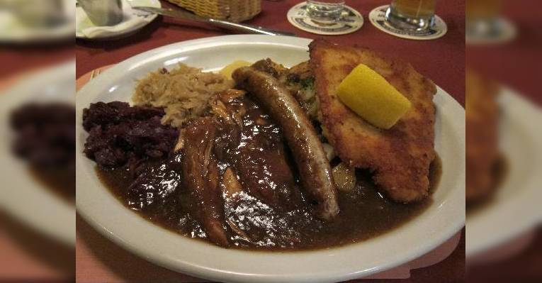 Снимок Stammtisch German Restaurant, Seaside