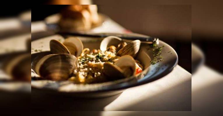 Снимок Tony's Bourbon Street Oyster Bar, Cary