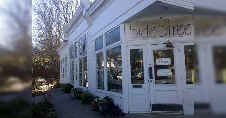 Снимок Side Street Restaurant, Raleigh