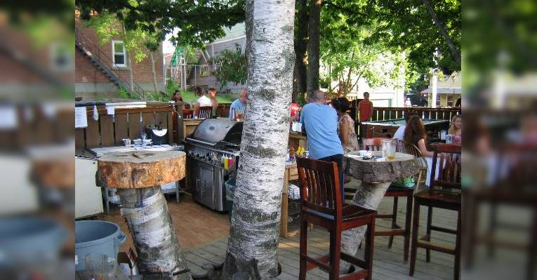 Изображение The Dog and Pony Tavern, Бар-Харбор