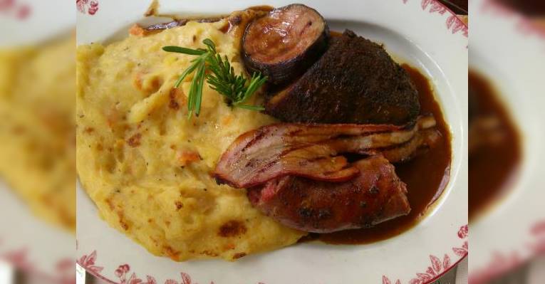 +/- ROTISSERIE PORC - мясо (дикий кабан,бекон,какая-то колбаска)