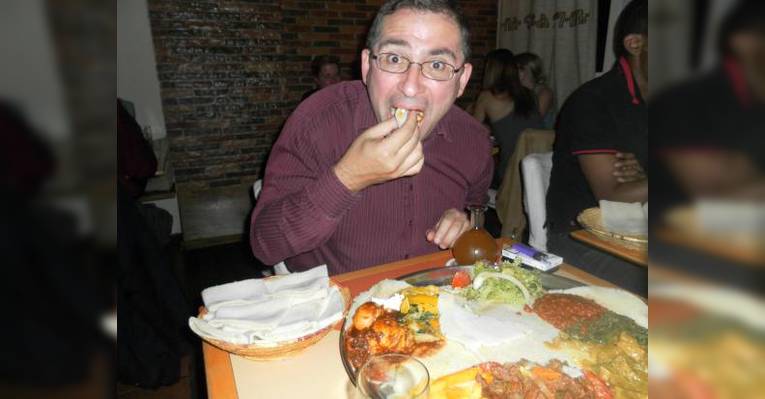 Все едят руками