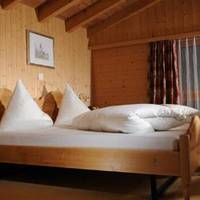 Kruzli, Hotel