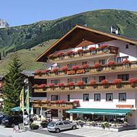 Mira, Hotel