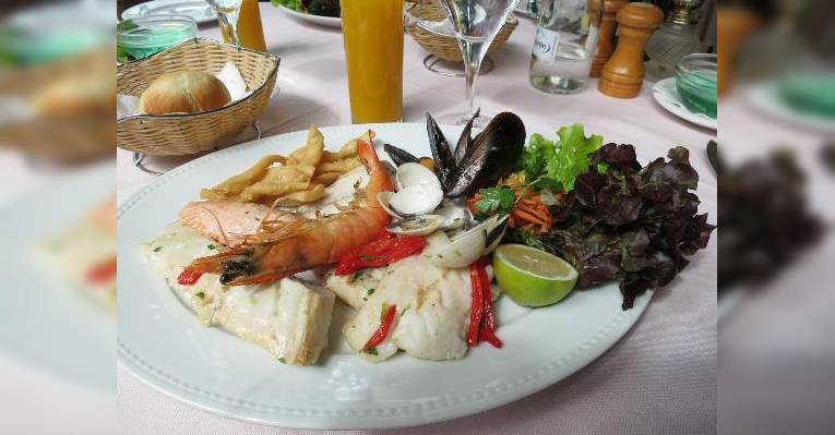 ассорти из рыбы и морепродуктов
