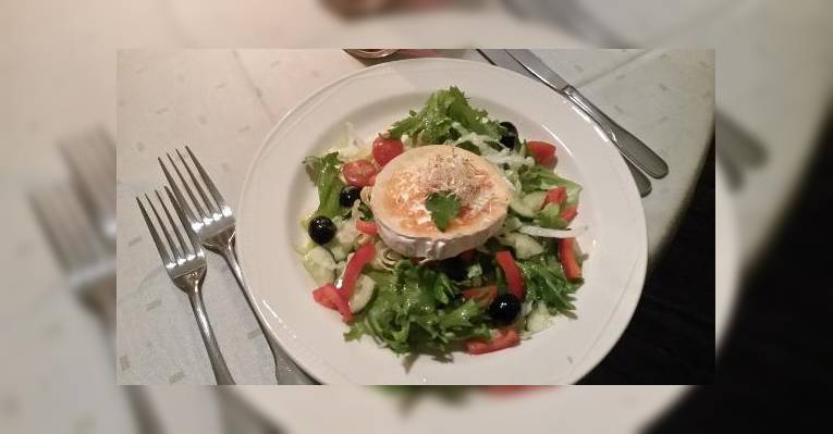 салат с козьим сыром