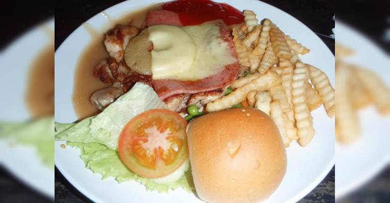 Снимок James Foo's Western Restaurant(nxt to Fatty Loh's in Fettes Park), Джорджтаун