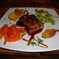 Tres Keros Restaurant Grill & Bar