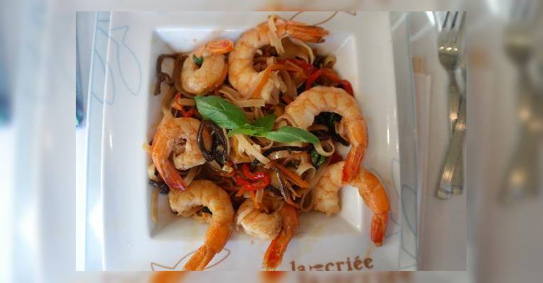 Wok с креветками
