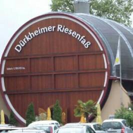 Durkheimer Fass Herzstuck der Weinstrasse