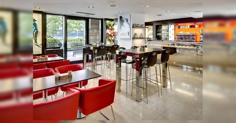 Снимок Espressamente illy, Nihombashi Chuodori, Тюо