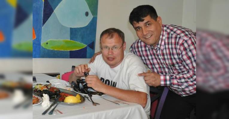 с официантом