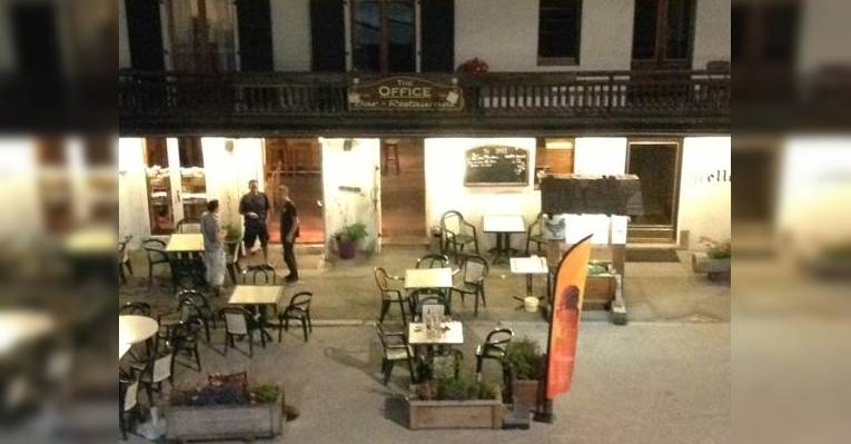 Снимок The Office Bar, Аржентьер
