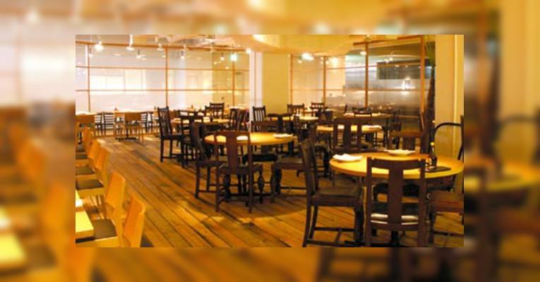 Снимок Coca Restaurant & Mango Tree Caf? Yurakucho, Тиёда
