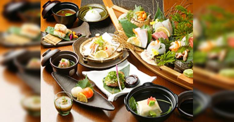 Снимок Dishes of the season  &  Osakanatei Uzumaki  Jusosohonzan, Осака