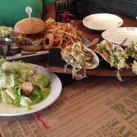 Racks Downtown Eatery + Tavern