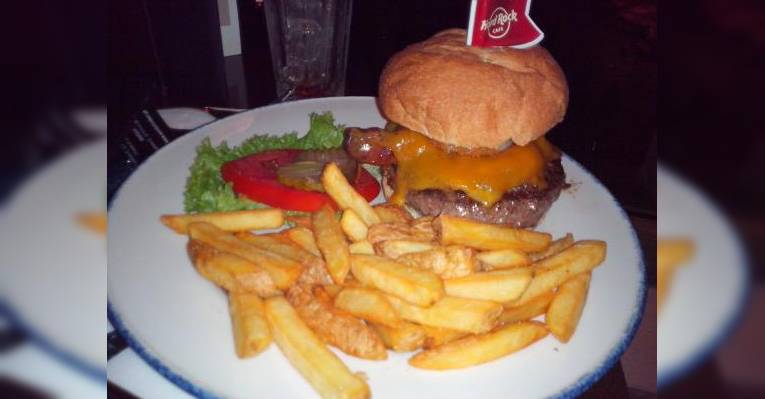 Бургер в Hard Rock Cafe