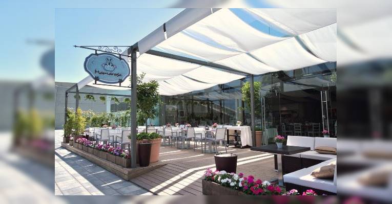 Снимок Mamarosa Beach Restaurant, Барселона