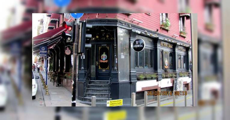 Паб Северный щит (The North Shield Pub) в Стамбуле.