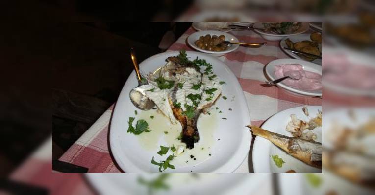 Очень вкусная средиземноморская рыба без костей (не запомнил название)