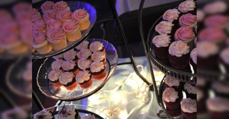 Изображение Simply Cupcakes of Traverse City, Траверс-Сити