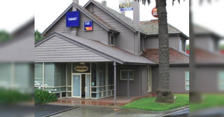 Снимок Deer Park Hotel Bistro, Мельбурн