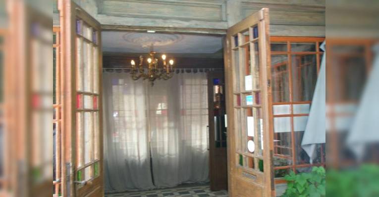 Вход в ресторан