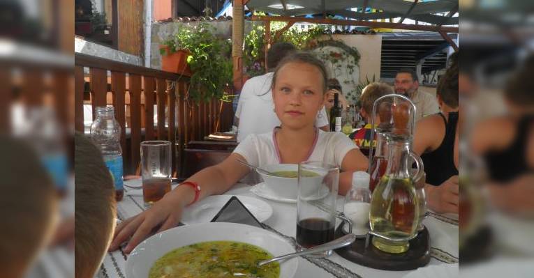 на терассе, за нами поляки, они тоже не первый раз, стол у них просто весь был заставлен!!!