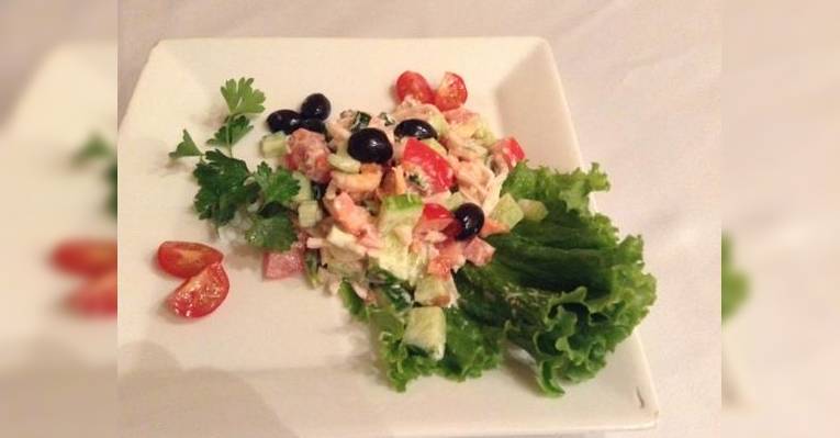 салат из морепродуктов с овощами